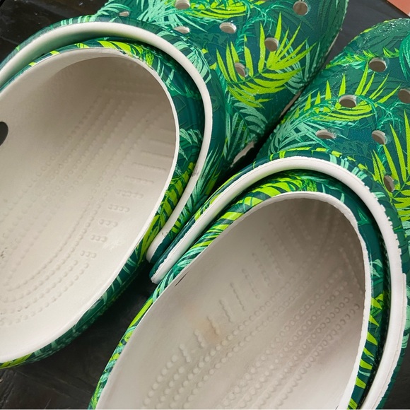 Tropical Crocs - Picture 2 of 6